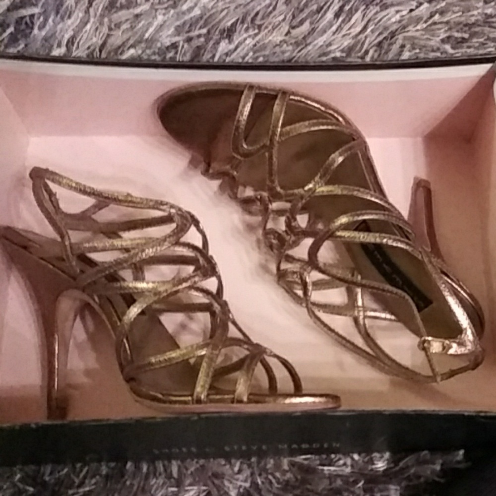 Shoe - Picture 2 of 4